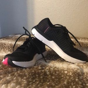 Under armour tennis shoes